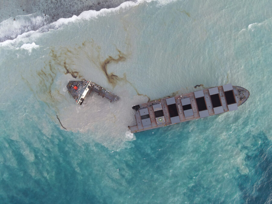mauritius-oil-spill-res-photo---credit-_shared-by-Greenpeace-Africa_