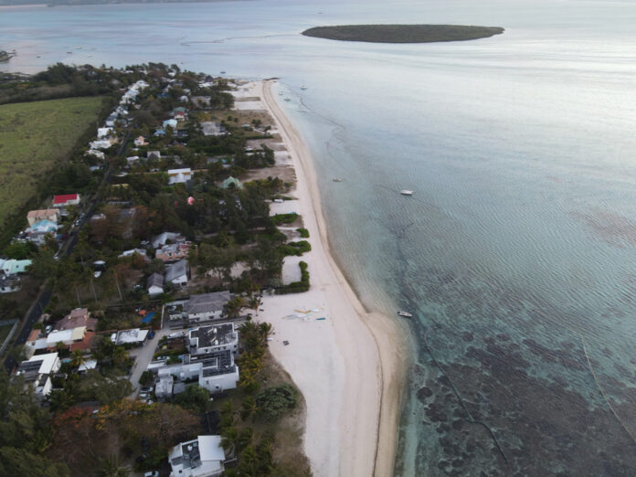 mauritius-oil-spill-res-photo---credit-_shared-by-Greenpeace-Africa_ mauritius-oil-spill-res-photo---credit-_shared-by-Greenpeace-Africa_
