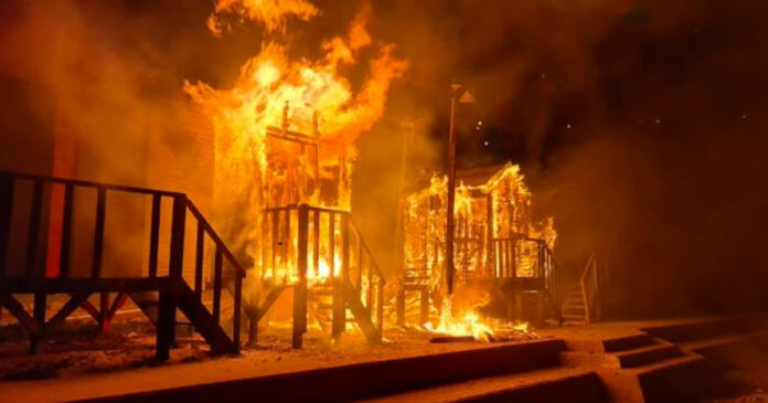 st-james-beach-huts-burn--fire-cape-town-c st-james-beach-huts-burn--fire-cape-town-c
