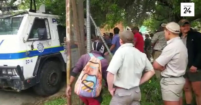 crowds-police-van-brendin-horner-murder Angry crowd rocked the police van carrying the Brendin Horner murder suspects. Photo: YouTube screenshot