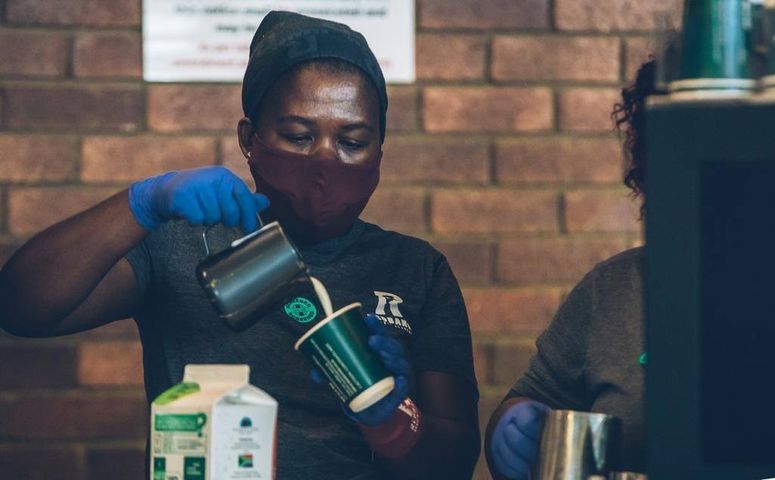 One of the social outreaches that were supported by the virtual tournaments, was a project by the Red Band Barista Academy in Port Elizabeth, serving free coffee to medical staff treating COVID-19 patients.
