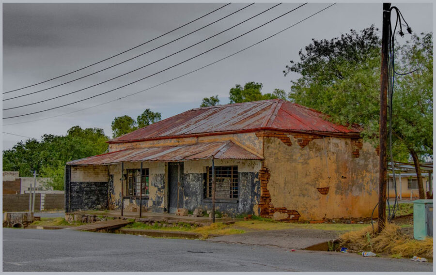 small town sa ruins