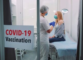 South Africa in Race to Roll Out Vaccine - Carte Blanche Tonight