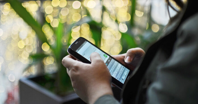 whatsapp-signal-facebook Whatsapp forces users to share data with Facebook, Elon Musk Signal