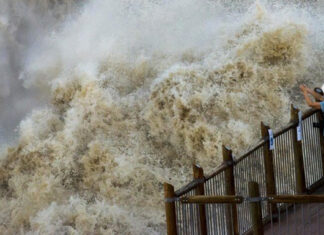 Spectacular Photos of Augrabies Falls in Flood