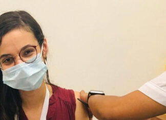 Dr Domingo being vaccinated in Cape Town, South Africa. Photos supplied.