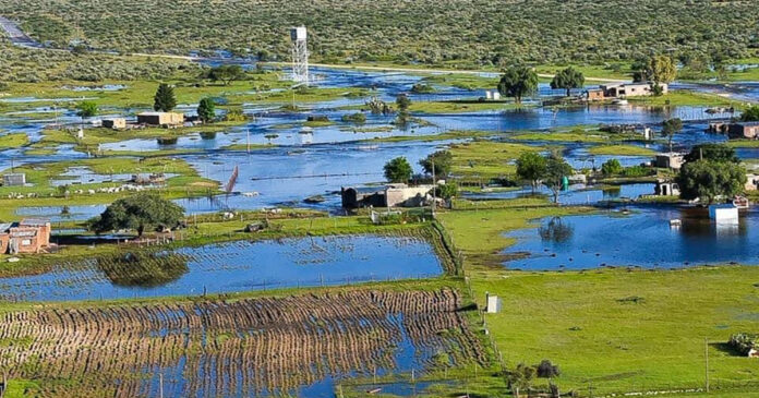 Northern-Cape-villages-cut-off-floods Northern-Cape-villages-cut-off-floods