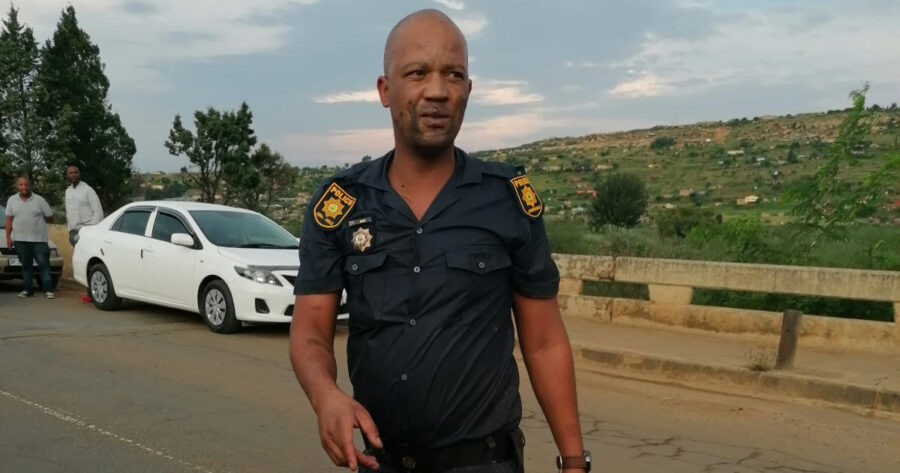policeman-saves-granny-gogo-Free-State