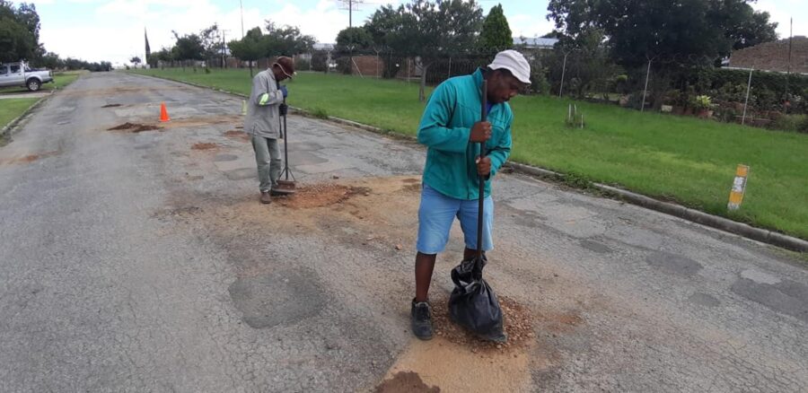 unemployed helping fix Senekal