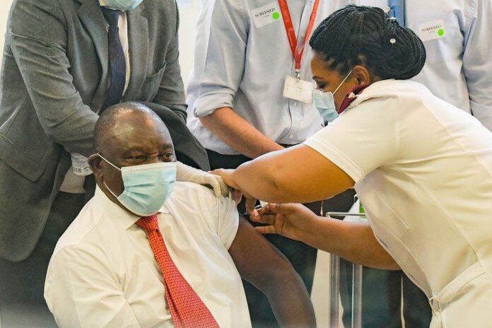 South African President Cyril Ramaphosa receives a Johnson & Johnson vaccination at the Khayelitsha Hospital in February 2021. Archive photo: Jeffrey Abrahams