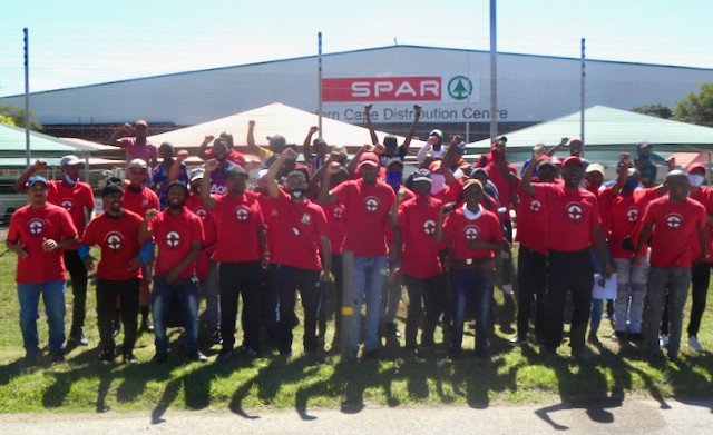 spar strikers gup Striking workers gathered outside the Spar distribution centre in Perseverance, Gqeberha. The strike came after workers rejected the company’s offer of a 3% pay increase. Photo: Joseph Chirume