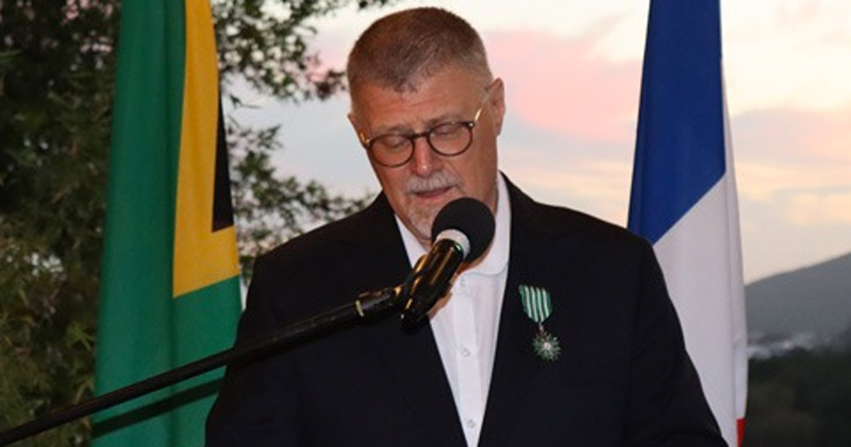 Deon Meyer delivering his acceptance speech. Photo: French Embassy