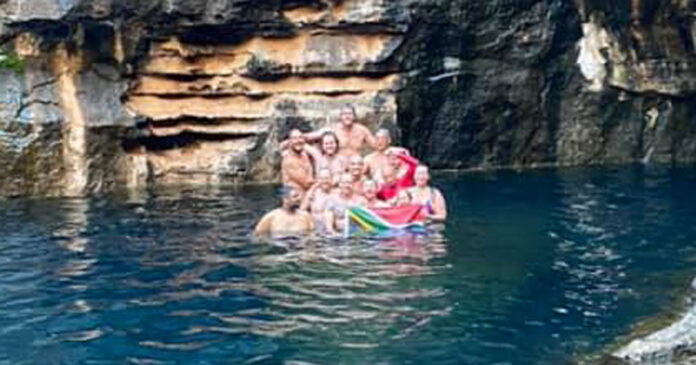 cave-diving-world-record-sa-flag-th Women's world record deep cave diving