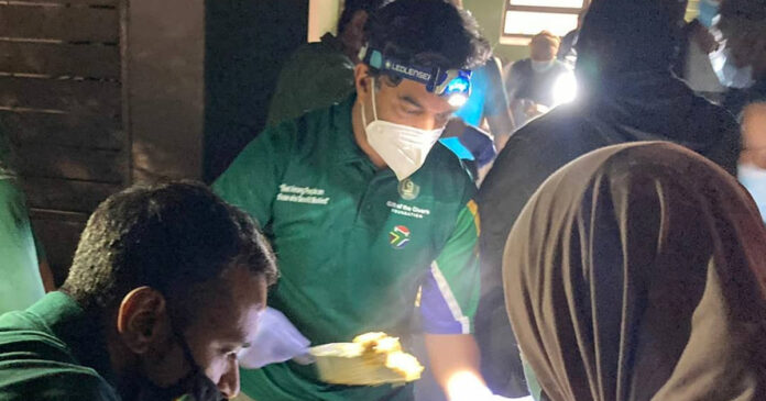 gift-of-the-givers-cooking-uct-students-th Gift of the Givers Feeds 4,000 UCT Students