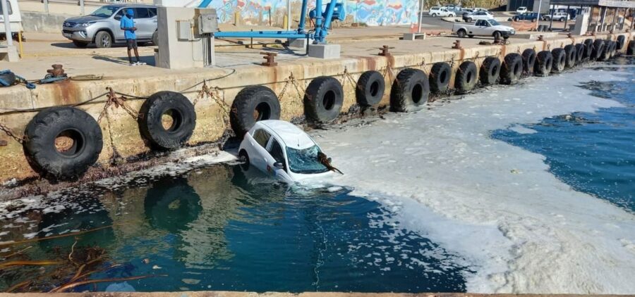 American Tourist's Car Sinks in Hermanus Harbour American Tourist's Car Sinks in Hermanus Harbour