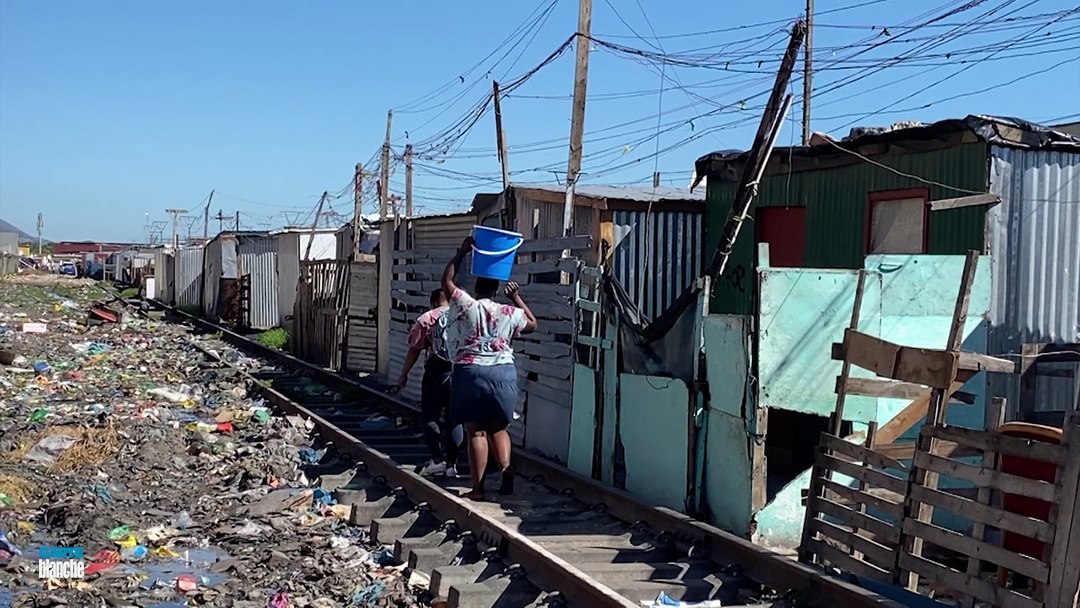 shacks rail lines Cape Town Carte Blanche