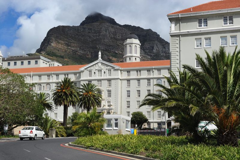 A team of academics at UCT and Groote Schuur Hospital have performed South Africa’s first bowel enteroscopy using the novel PowerSpiral device. Photo UCT News.