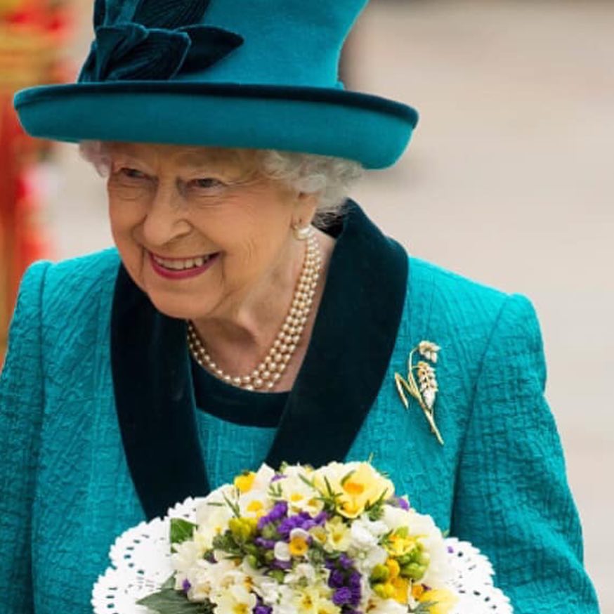 Queen Elizabeth wears South African designers brooch