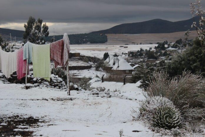 snow in lesotho 2 Light snow in southern Africa. Photos supplied.
