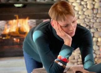 Princess Charlene Shares FaceTime Photos from South Africa, Blowing Kisses to her Children