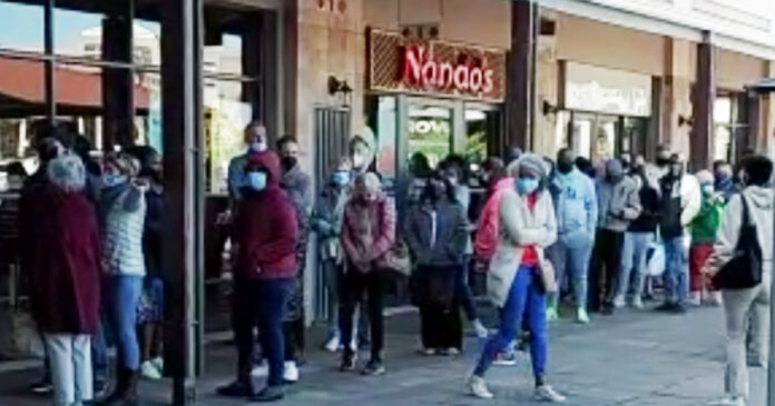 South-Africa-queues-shopping-petrol Queues in South Africa for Food and Fuel Stretch for Kilometres