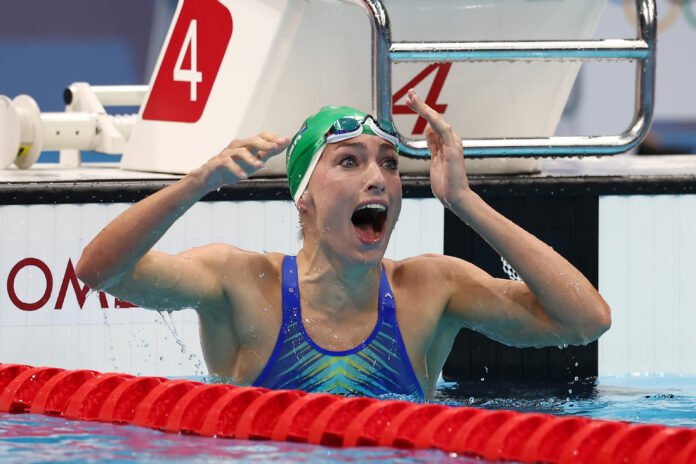 Tatjana Schoenmaker gold medal Tatjana Schoenmaker Wins GOLD in World Record Breaking Time at Olympics