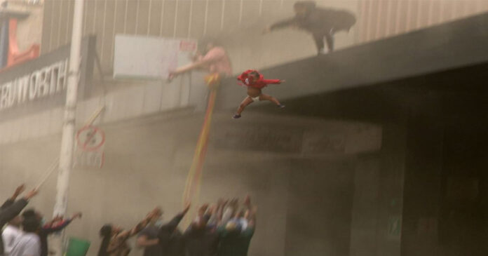 baby-thrown-burning-building-Durban-South-Africa Crowd Safely Catches Baby Thrown from Burning Building in Durban