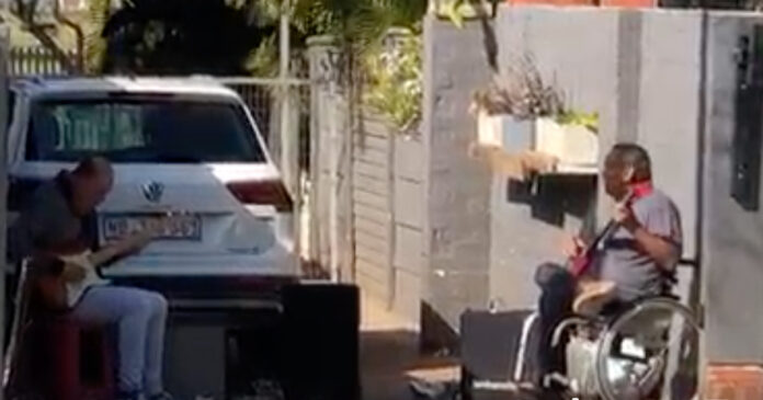 durban-band-entertains-from-driveway Band Entertains Neighbours from their Driveway in Durban