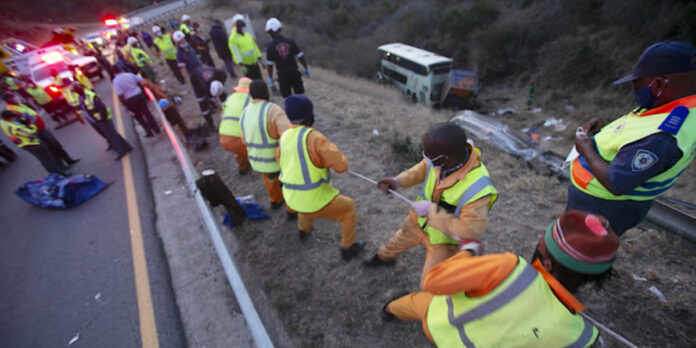 luxury-bus-coach-crash-South-Africa luxury-bus-coach-crash-South-Africa
