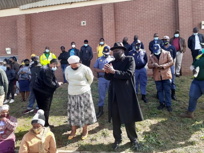 minister_cele_in_amaoti_1.jpg_15082021_extra_large Phoenix vigilante killings
