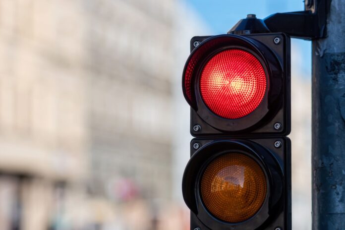 close-up-of-traffic-semaphore-with-red-light-on-de-SC6YBJQ resized UK Keeps South Africa on RED List - A 'Kick in the Teeth'