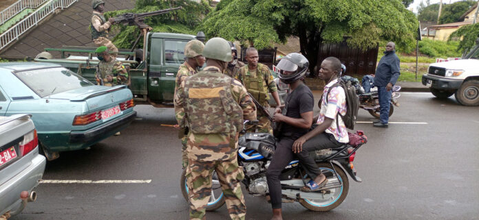 Army soldiers hold a checkpoint after the uprising that led to the toppling of President Alpha Conde in Kaloum neighbourhood of Conacry South Africa statement Guinea coup d'eta