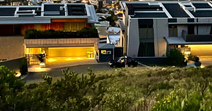 Ramaphosa-lights-Cape-Town-electricity-loadshedding-home President Cyril Ramaphosa home Signal Hill Cape Town South Africa