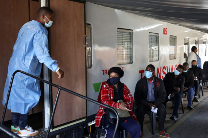 South Africa Asks J&J and Pfizer to Delay as Vaccine Inoculations Slow South Africa Asks J&J and Pfizer to Delay as Vaccine Inoculations Slow