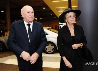 Nobel Peace Prize of Former South African President FW de Klerk Stolen