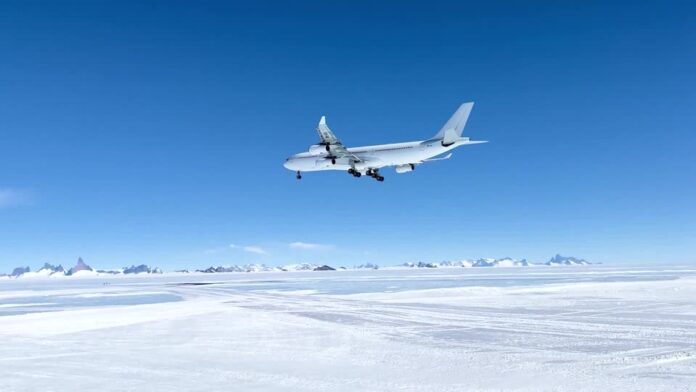 Watch Airbus A340 plane landing on ice runway in Atlantica for the first time Watch Airbus A340 plane landing on ice runway in Atlantica for the first time