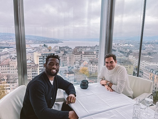 Roger Federer acts as tour guide for Siya Kolisi in Switzerland