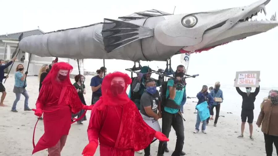Protest against Shell oil company in Cape Town