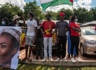 Protesters call on Miss South Africa to withdraw from the Miss Universe contest in Israel. Gallo Images/Via Getty Images