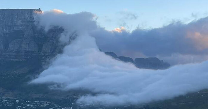 fog cape town mist WATCH Sea Fog Rolls in to Cape Town from the Atlantic