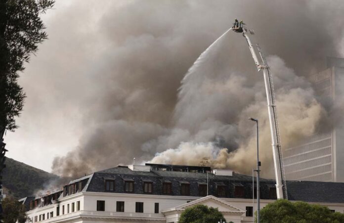 Fire breaks out at the parliament in Cape Town Fire breaks out at the parliament in Cape Town