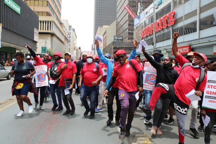 Clover workers strike south africa gup Clover workers, who have been on strike for nearly nine weeks, marched through Johannesburg city centre on Tuesday, calling for a boycott of the company’s products. Photo: Masego Mafata