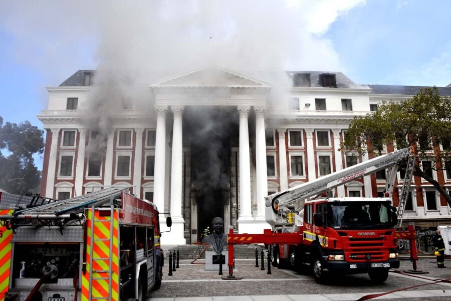 SA parliament fire cape town 2