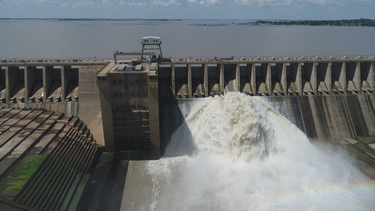 Two Vaal Dam sluice gates opened