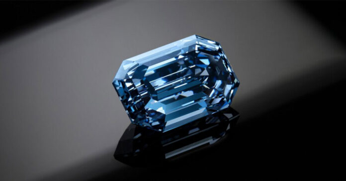 De-Beers-Cullinan-Blue World's Largest, Most Valuable Blue Diamond (From South Africa) Goes to Auction
