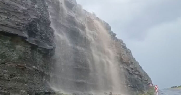karoo-blessing-waterfalls-koppie Karoo Blessings As Waterfalls Gush Over Koppie