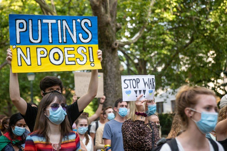 Hundreds of students marched against Russia’s invasion of Ukraine. Photo: Liezl Human