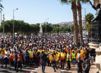 Taxis bring Cape Town city centre to a standstill