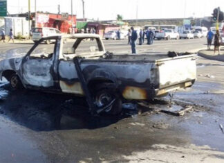 vehicles-torched-cape-town