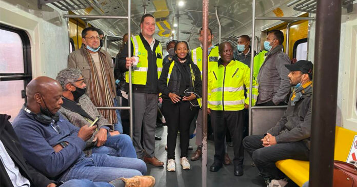 Cape-Town-train-PRASA-railway Cape Town Announces First Steps to Take Over Metro Rail System